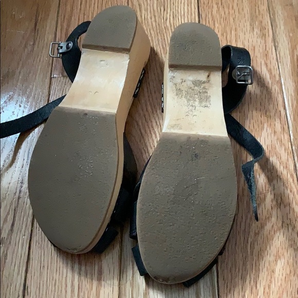 Sandle - Picture 2 of 6